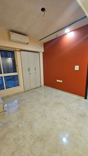 Room in 2 BHK Apartment at Lodha Amara, Kolshet Road – for Rent