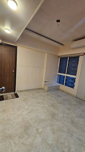 Room in 2 BHK Apartment at Lodha Amara, Kolshet Road – for Rent