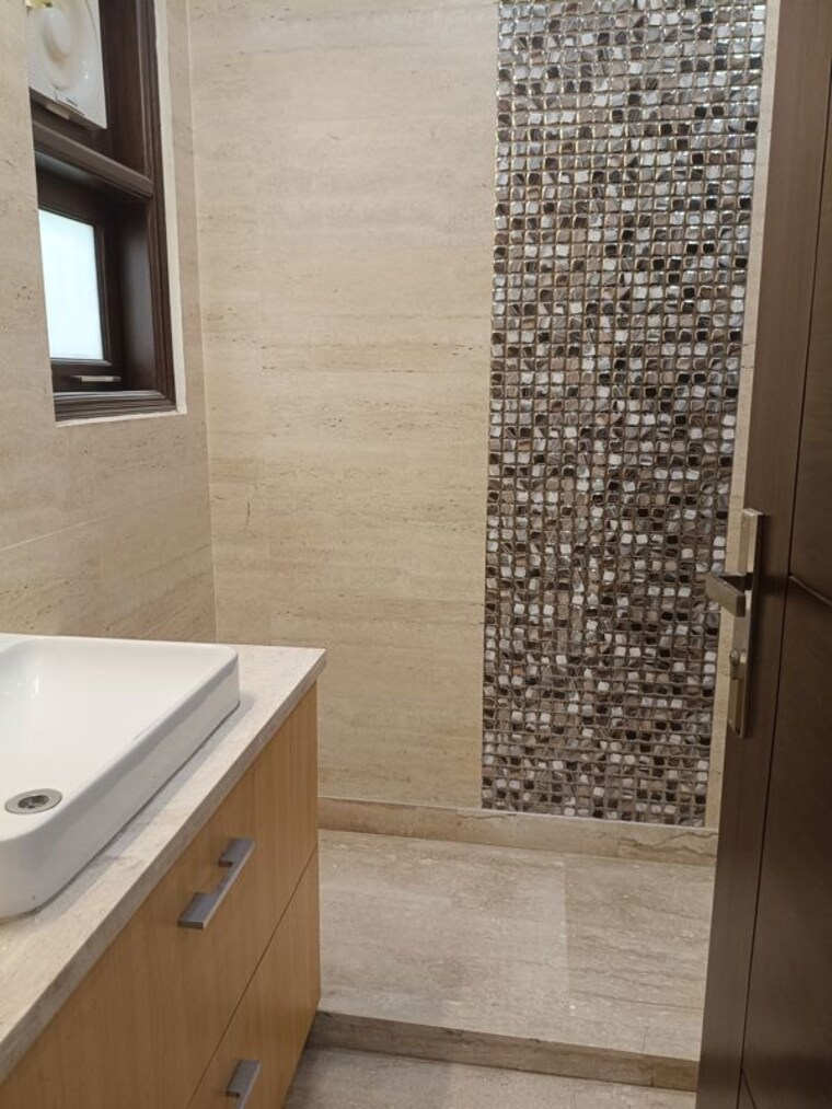 Bathroom, new friends colony 6 Bedroom 508 Sq.Yd. Independent House In New Friends Colony Delhi 10602272