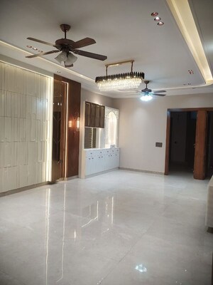 Room in 4 BHK Builder Floor at Divya Angels, Indrapuram – for Rent