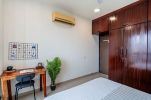 Room in 2.5 BHK Apartment at Oberoi Realty Woods, Goregaon East – for Sale