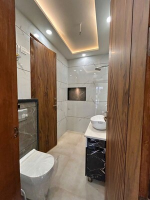 Bathroom in 3 BHK Builder Floor at BPTP District Phase 2, Sector 84 – for Sale
