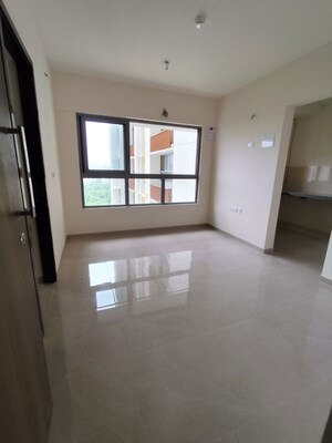 Room in 1 BHK Apartment at Piramal Vaikunth, Balkum Pada – for Rent