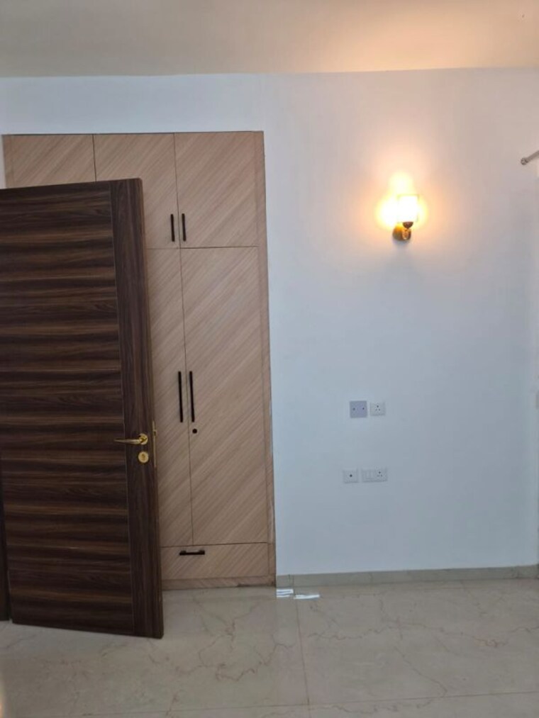 Bathroom, smart-world-orchard 3 Bedroom 1600 Sq.Ft. Apartment In Sector 61 Gurgaon 10602346