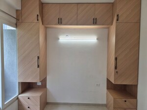 Furnished Amenities in 3 BHK Apartment at Smart World Orchard, Sector 61 – for Rent