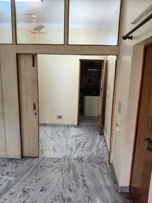 Room in 3 BHK Builder Floor at Naraina – for Rent