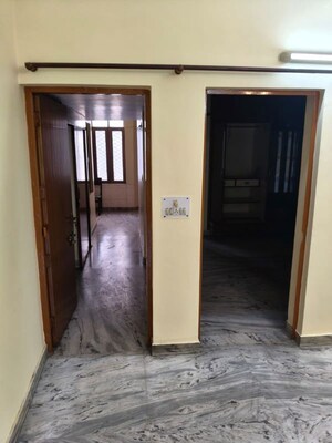 Room in 3 BHK Builder Floor at Naraina – for Rent