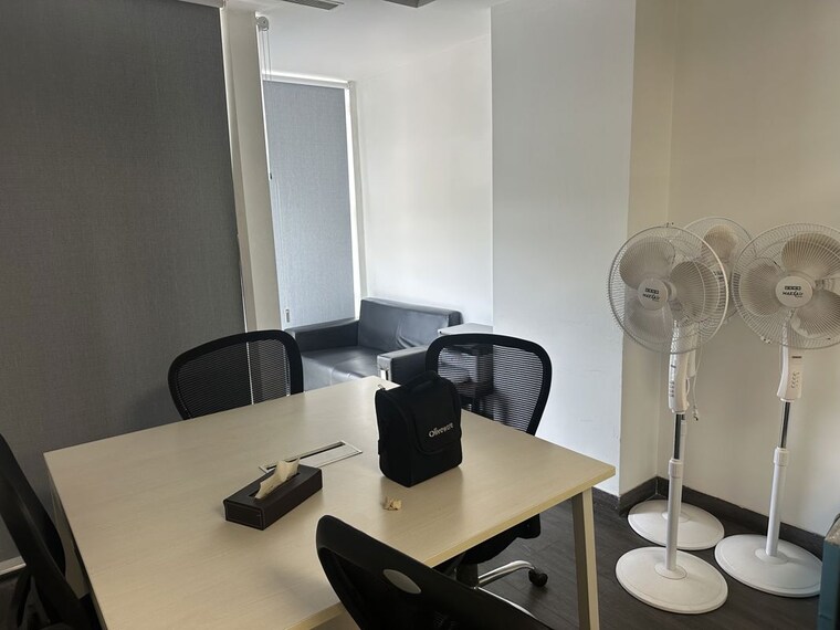 Team Area, spaze-itech-park Commercial Office Space 2000 Sq.Ft. In Sector 49 Gurgaon 10602366