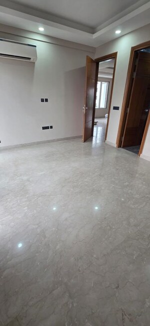 Bedroom in 3 BHK Apartment at DLF Alameda, Sector 73 – for Rent