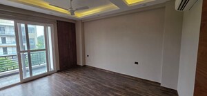 Room in 3 BHK Apartment at DLF Alameda, Sector 73 – for Rent