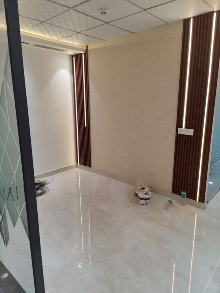 Room, pioneer-urban-square Commercial Office Space 1100 Sq.Ft. In Sector 62 Gurgaon 10602390