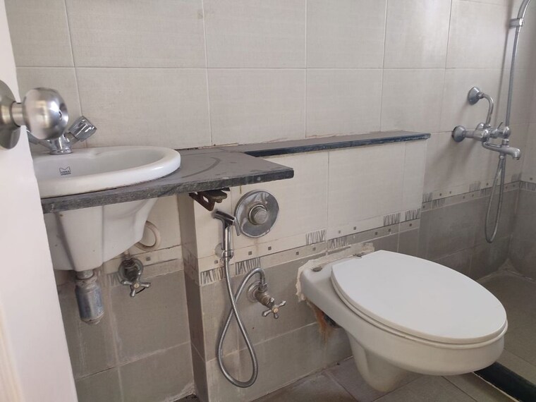 Bathroom, konark-splendour 1 Bedroom 685 Sq.Ft. Apartment In Kalyani Nagar Pune 10602425