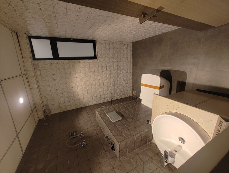Bathroom, panchsheel-greens-ii 3 Bedroom 2250 Sq.Ft. Apartment In Sector 16 Greater Noida Greater Noida 10602388