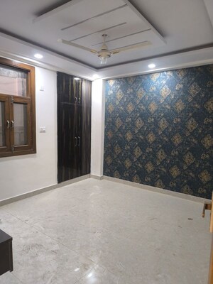Room in 3 BHK Apartment at Sector 7 Dwarka – for Rent