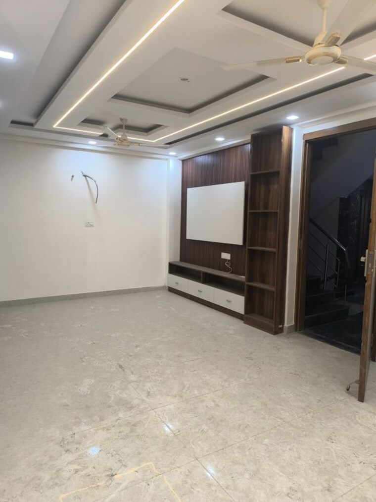 Room, sector 7 dwarka 3 Bedroom 1500 Sq.Ft. Apartment In Sector 7 Dwarka Delhi 10602421