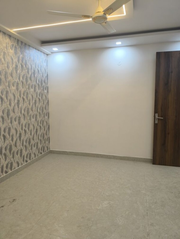 Room, sector 7 dwarka 3 Bedroom 1500 Sq.Ft. Apartment In Sector 7 Dwarka Delhi 10602421