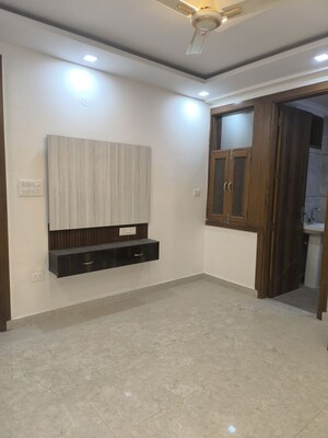 Room in 3 BHK Apartment at Sector 7 Dwarka – for Rent