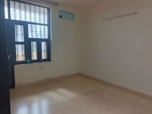 Room in 2.5 BHK Builder Floor at Ardee City, Sector 52 – for Rent