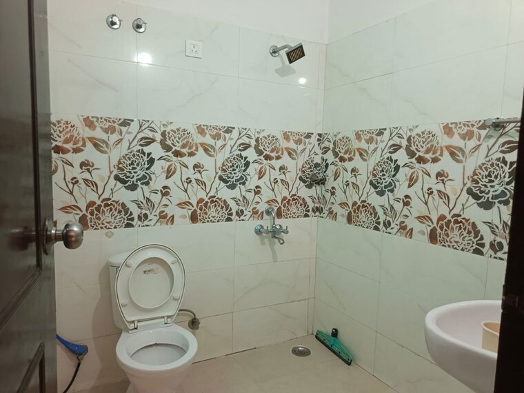 Bathroom, ardee-city 2.5 Bedroom 1200 Sq.Ft. Builder Floor In Sector 52 Gurgaon 10602473
