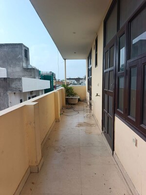 Kitchen in 2.5 BHK Builder Floor at Ardee City, Sector 52 – for Rent