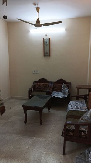 Living Room in 3 BHK Apartment at Kt Nagar – for Rent