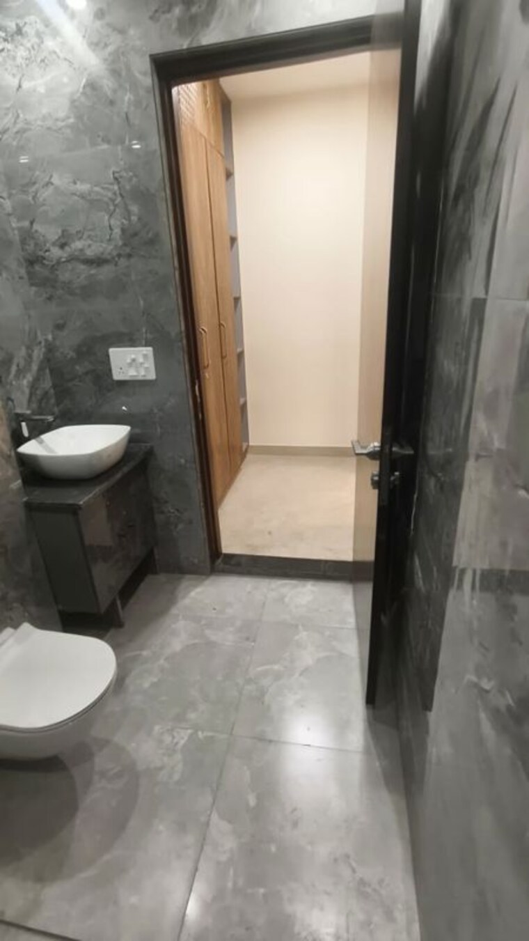 Bathroom, ansal-palam-triangle 3 Bedroom 1800 Sq.Ft. Builder Floor In Palam Vihar Extension Gurgaon 10602514