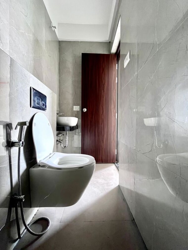 Bathroom, raymond-ten-x-habitat 1 Bedroom 550 Sq.Ft. Apartment In Pokhran Road No Two Thane 10602543