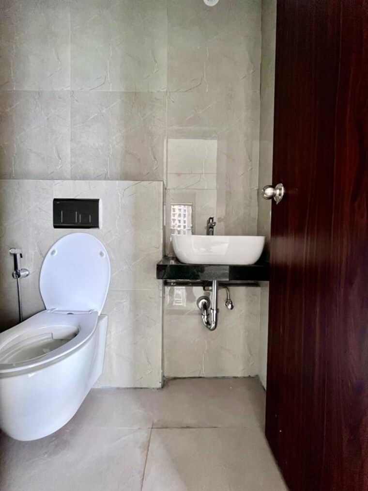 Bathroom, raymond-ten-x-habitat 1 Bedroom 550 Sq.Ft. Apartment In Pokhran Road No Two Thane 10602543