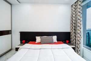 Bedroom in 5 BHK Apartment at Oberoi Realty Esquire, Goregaon East – for Sale