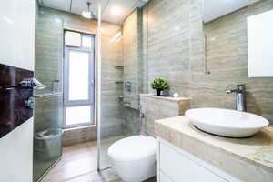 Bathroom in 5 BHK Apartment at Oberoi Realty Esquire, Goregaon East – for Sale