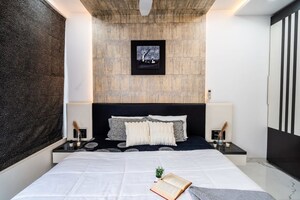 Bedroom in 5 BHK Apartment at Oberoi Realty Esquire, Goregaon East – for Sale