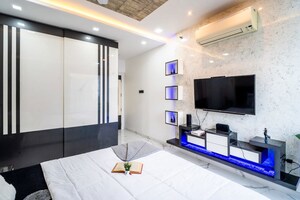 Bedroom in 5 BHK Apartment at Oberoi Realty Esquire, Goregaon East – for Sale