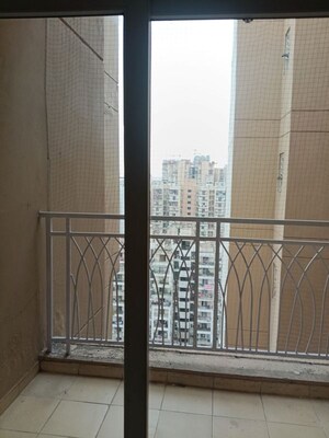 Bathroom in 2.5 BHK Apartment at Mahagun My Woods, Sector 16c Greater Noida – for Rent