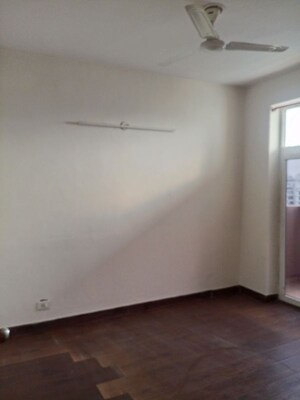 Room in 2.5 BHK Apartment at Mahagun My Woods, Sector 16c Greater Noida – for Rent