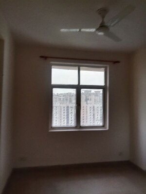 Room in 2.5 BHK Apartment at Mahagun My Woods, Sector 16c Greater Noida – for Rent