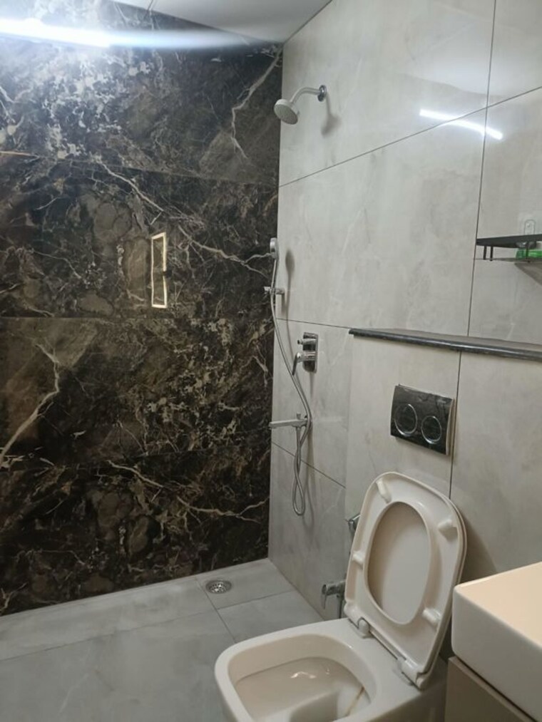 Bathroom, malwa-escon-primera 3 Bedroom 1550 Sq.Ft. Apartment In International Airport Road Zirakpur 10602572
