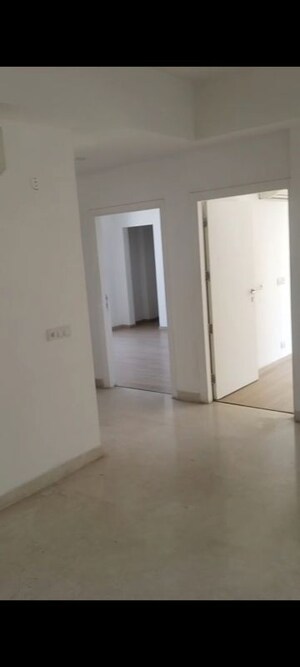 Room in 3.5 BHK Apartment at DLF The Primus, Sector 82a – for Rent