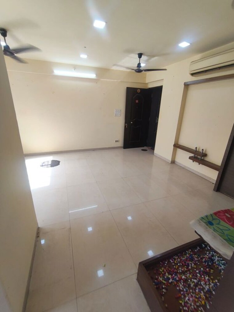 Living Room, vijay-vilas-taurus-building-11-to-15 2 Bedroom 700 Sq.Ft. Apartment In Ghodbunder Road Thane 10602398