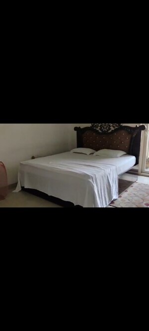 Bedroom in 5 BHK Apartment at ATS Dolce, Zeta I Greater Noida – for Rent