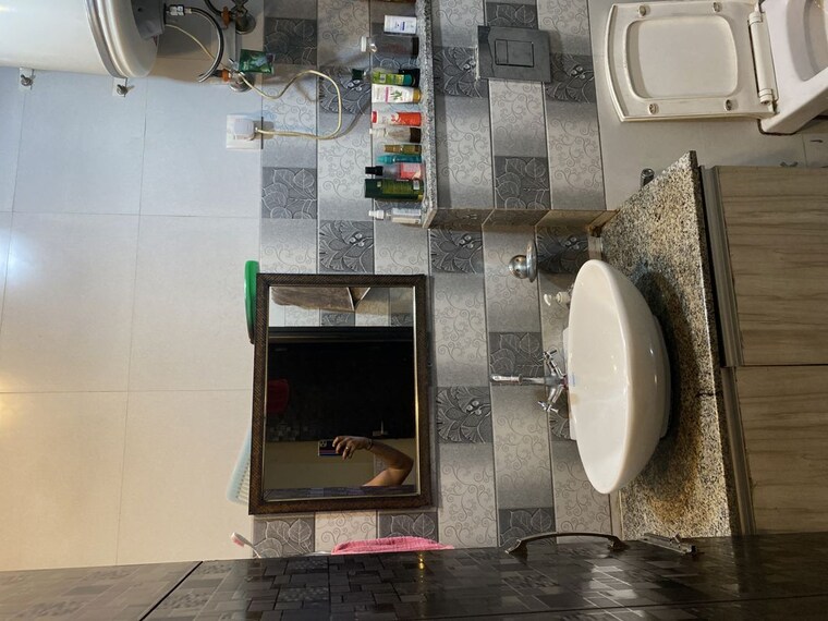Attached Bathroom, lajpat nagar i 2 Bedroom 495 Sq.Ft. Builder Floor In Lajpat Nagar I Delhi 10602522