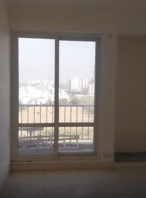 Room in 3 BHK Apartment at Value Meadows Vista, Raj Nagar Extension – for Sale
