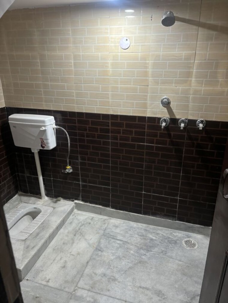 Bathroom, sector 22 1 Bedroom 1000 Sq.Ft. Builder Floor In Sector 22 Gurgaon 10602502