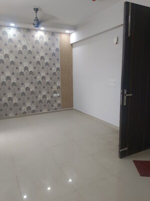 Room in 2 BHK Apartment at Shri Radha Aqua Garden, Sector 16b Greater Noida – for Rent