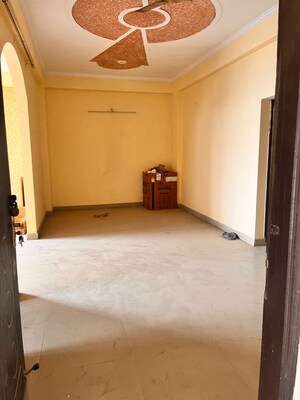 Room in 2 BHK Builder Floor at Ansal Plaza Sector-23, Sector 23 – for Rent