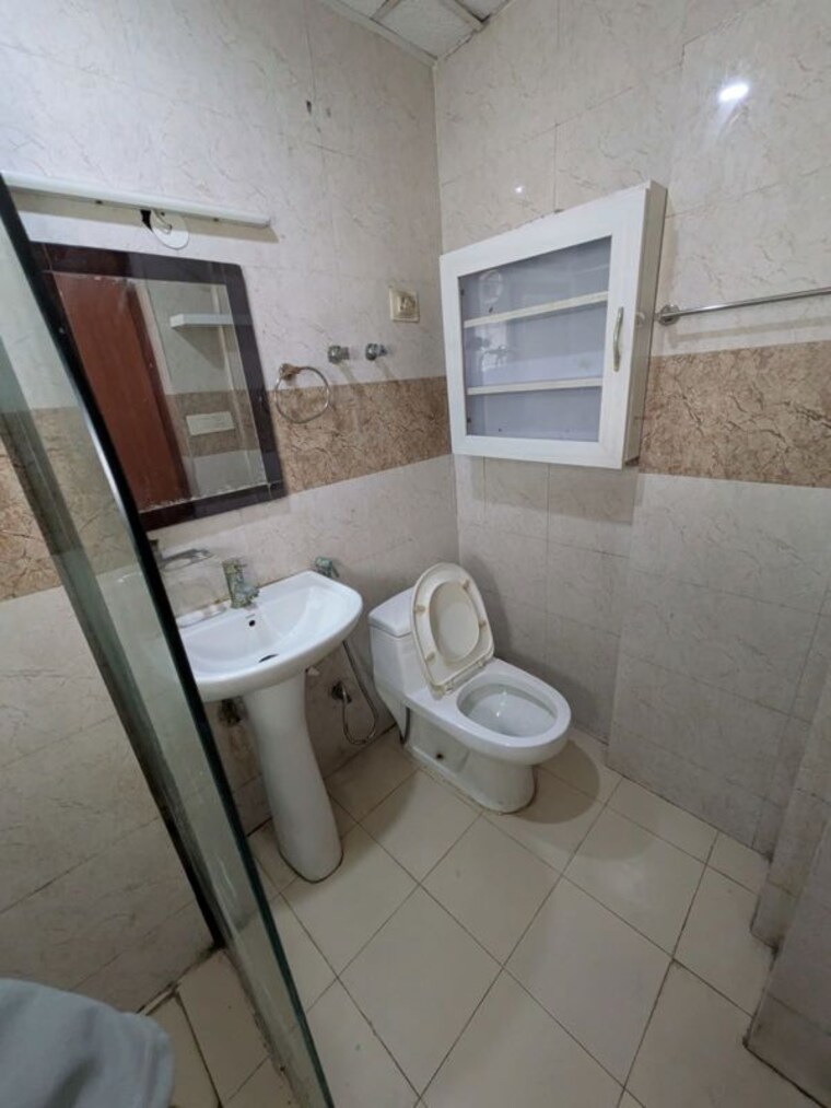 Bathroom, paramount-floraville 3.5 Bedroom 1685 Sq.Ft. Apartment In Sector 137 Noida 10602703