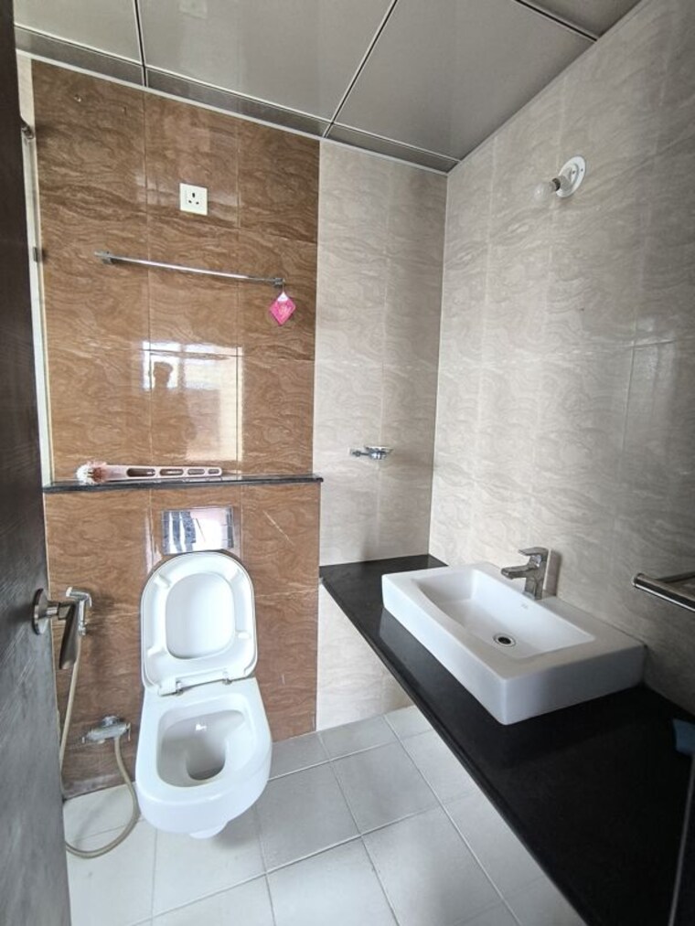 Bathroom, creative-eclectica-homes 2 Bedroom 800 Sq.Ft. Apartment In Pimple Saudagar Pune 10602697