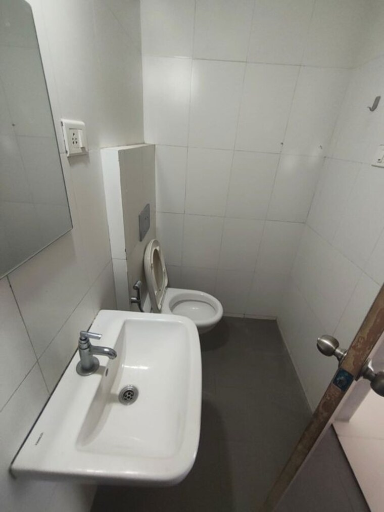 Bathroom, godrej-emerald 2 Bedroom 750 Sq.Ft. Apartment In Ghodbunder Road Thane 10602709