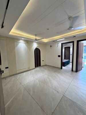 Room in 3 BHK Builder Floor at Nawada – for Rent