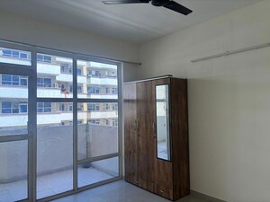 Room in 2 BHK Apartment at Pyramid Square 67A, Sector 67 – for Rent
