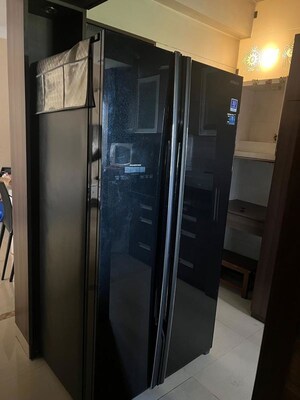 Furnished Amenities in 2 BHK Apartment at Raheja Sherwood, Goregaon East – for Rent